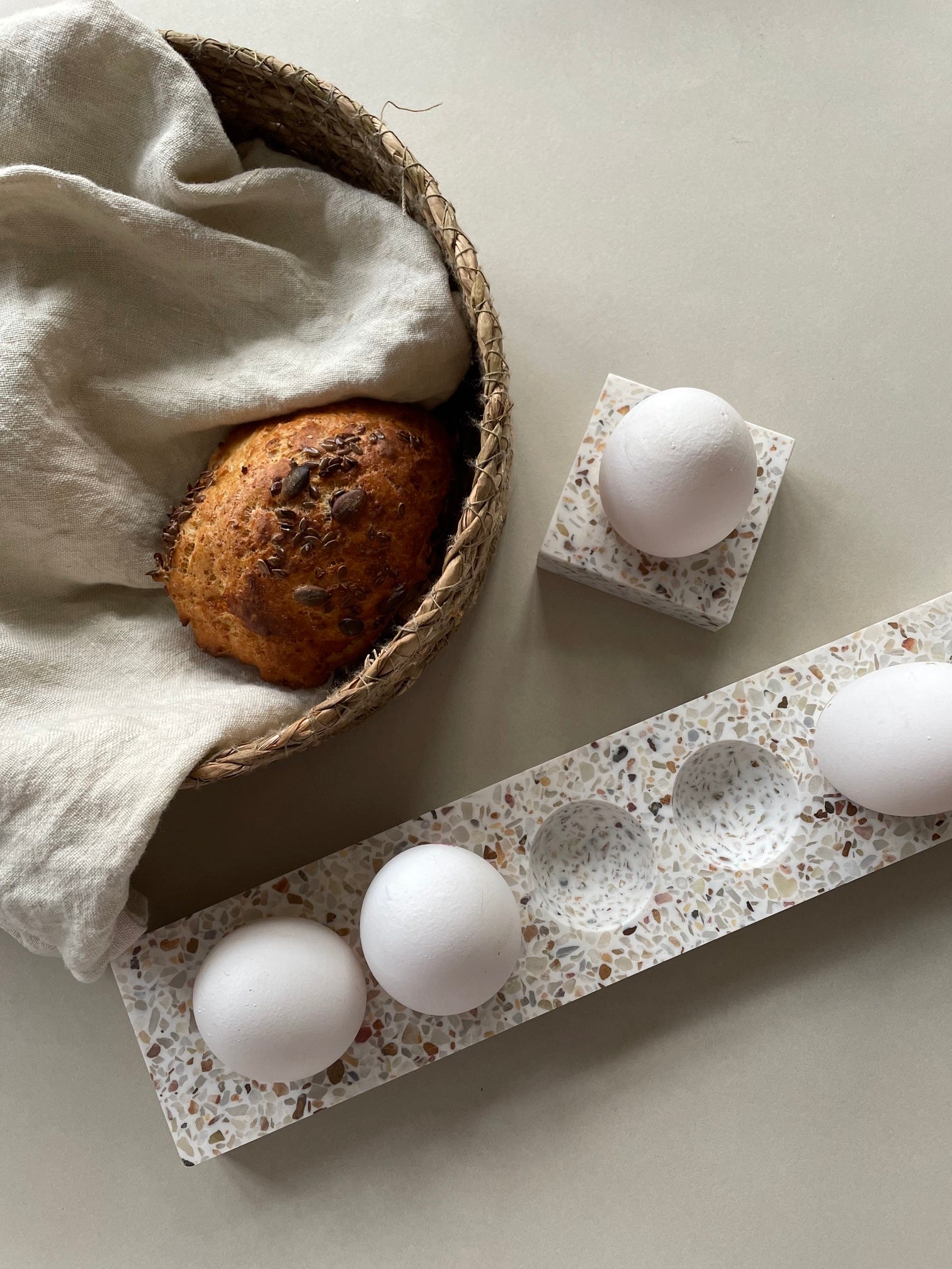 HUMDAKIN Terrazzo Egg Tray Terrazzo 138 Red/Beige