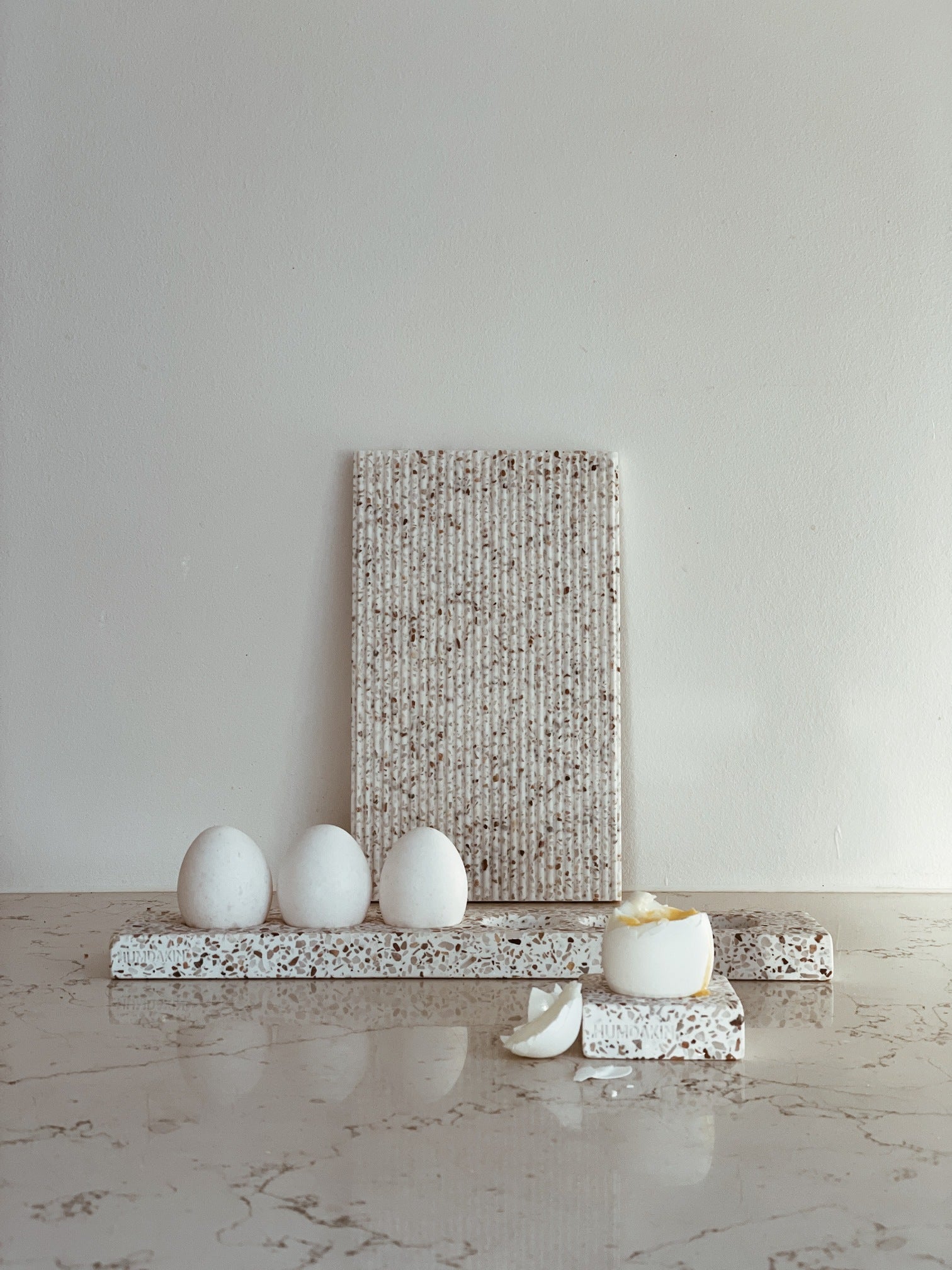 HUMDAKIN Terrazzo Egg Tray Single Terrazzo 138 Red/Beige