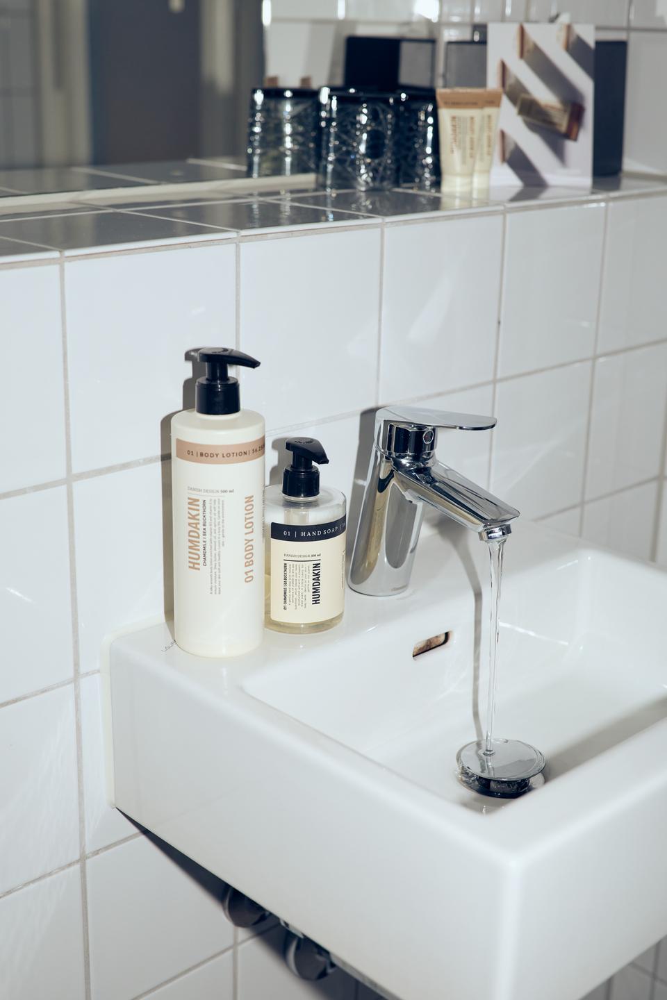 HUMDAKIN 01 Body Lotion 500 ml. - Chamomile & Sea Buckthorn Hair and Body care 00 Neutral/No color