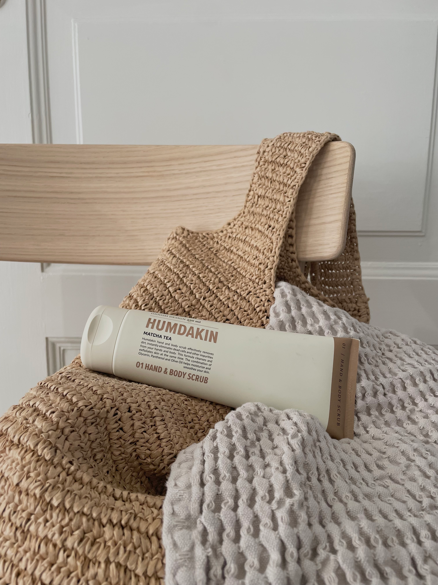 HUMDAKIN Hand & Body Scrub - 250 ml. Hand Care
