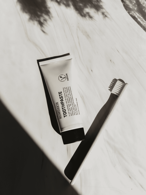 HUMDAKIN Toothpaste - vegan and flouride free. Accessories